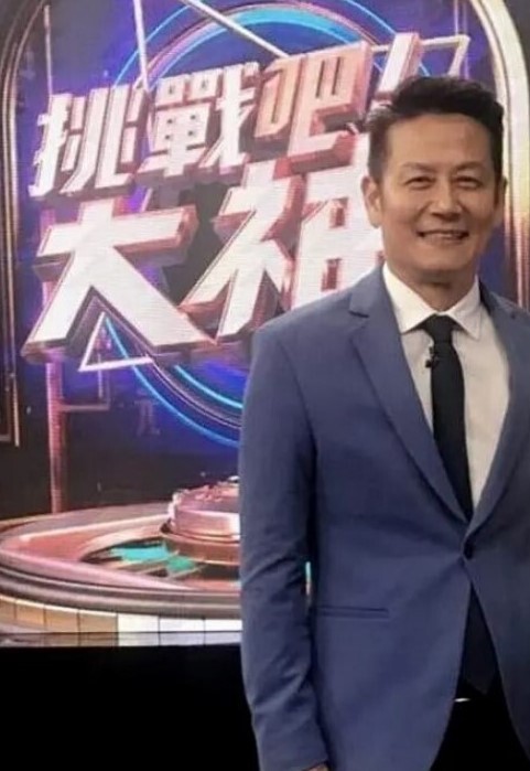 老婆又穿着黑丝勾引我了，对白有趣！ - 布布影视