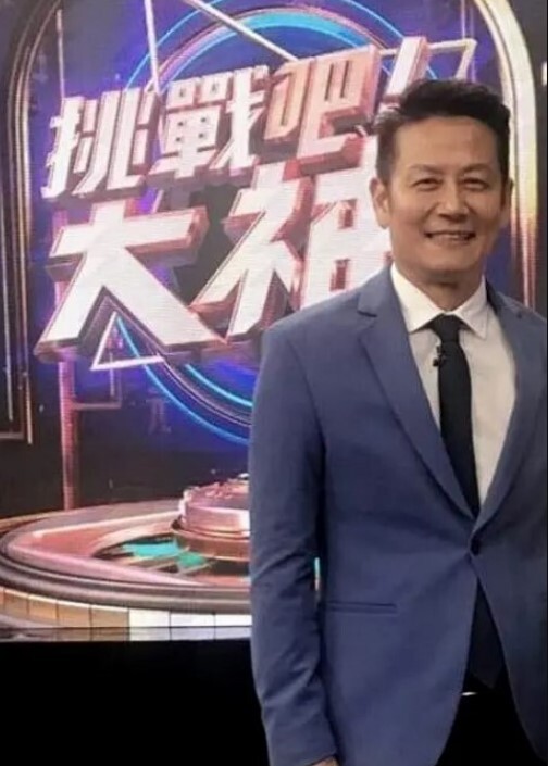 小萝莉少女玩炮机被大鸡巴玩坏了爽到潮喷抽搐 - 布布影视
